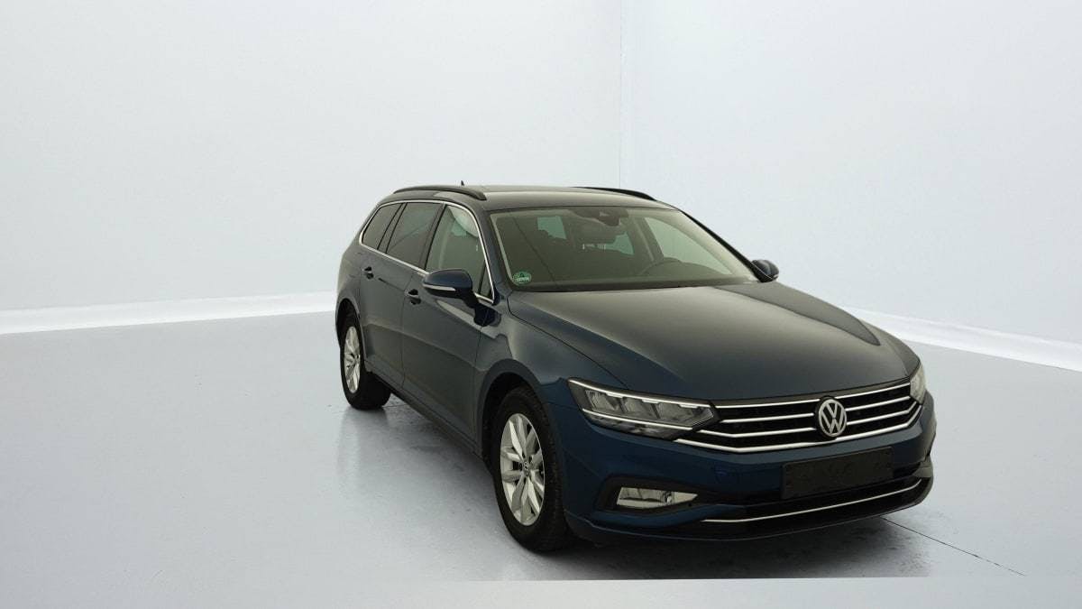 VOLKSWAGEN Passat-image