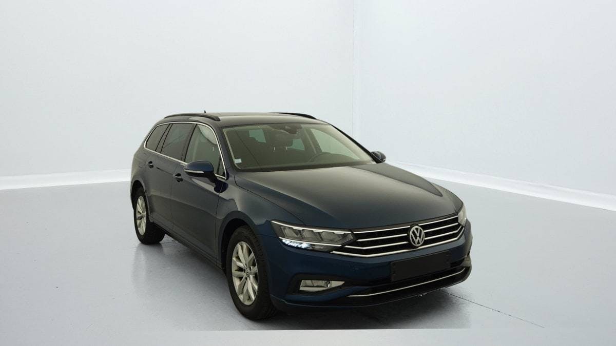 VOLKSWAGEN Passat-image